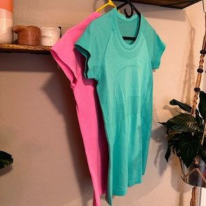 2 Swiftly Tech Shortsleeved Crew (Bleacher Blue and Sonic Pink)